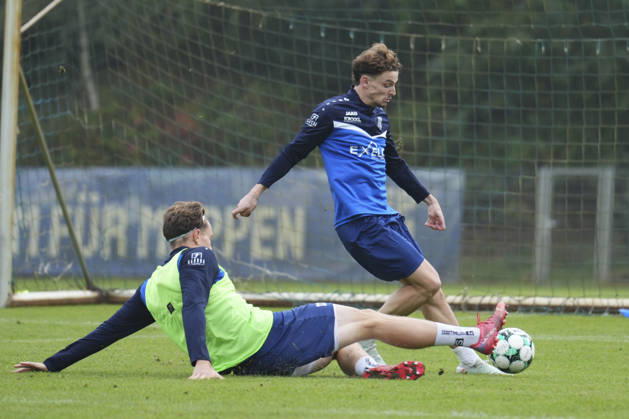 Deutschland: Fussball, Trainingseinheit, 3. Liga, Saison 2026-2027, NVB-Campus, SV Meppen, Dienstag, 06.10.2026, Vormittagstraining: Moritz Heyer als Gastspieler beim Meppener Training des Drittligisten mit Richard Meier (SV Meppen, 13) Copyright: xLennxLuebbersx