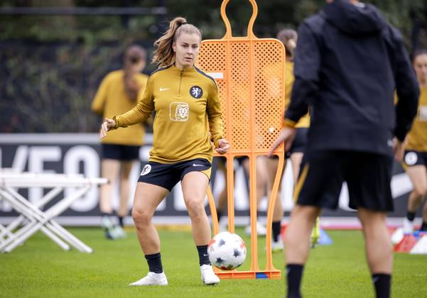 ZEIST - Victoria Pelova during a training session of the Dutch women s football team in preparation for the World Cup qualifying match against Hungary. ROBIN VAN LONKHUIJSEN ANP xVIxANPxSportx xxANPxIVx 571674236 originalFilename: 571674236
