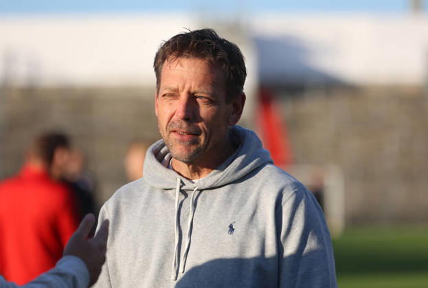 Fussball, Herren, Toto-Pokal, Viertelfinale, Saison 2026 2027, SpVgg Unterhaching - SSV Jahn Regensburg, Sportpark Unterhaching Holger Seitz, Trainer (SpVgg Unterhaching) Kopf, Oberkörper, stehend