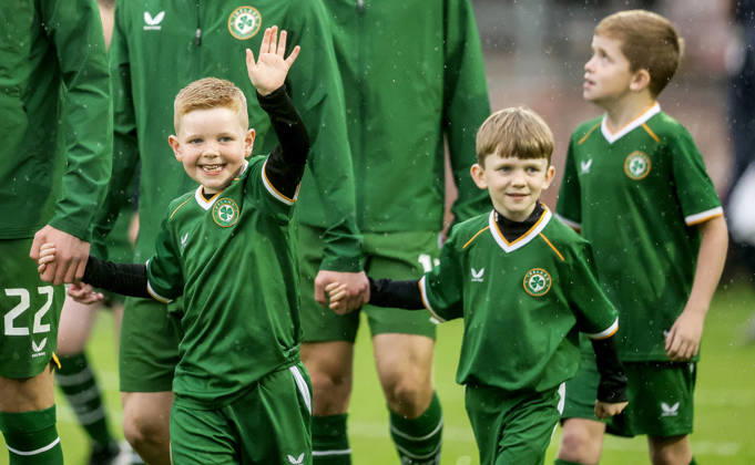 2027 UEFA Under 21 European Qualifier, Munster FA Turner s Cross, Cork 6 10 2026 Republic of Ireland vs England A young Ireland mascot waves to the crowd A young Ireland mascot waves to the crowd 6 10 2026 Copyright: xx AC010040
