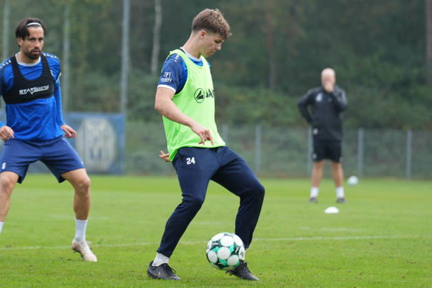 Deutschland: Fussball, Trainingseinheit, 3. Liga, Saison 2026-2027, NVB-Campus, SV Meppen, Dienstag, 06.10.2026, Vormittagstraining: Henrik Wittrock (SV Meppen, 24) am Ball Copyright: xLennxLübbersx