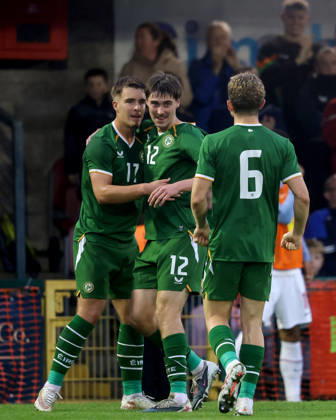 2027 UEFA Under 21 European Qualifier, Munster FA Turner s Cross, Cork 6 10 2026 Republic of Ireland vs England Ireland s Tommy Lonergan celebrates with Cathal McCarthy and Jacob Devaney after he scores his sides 1st goal of the match Tommy Lonergan celebrates with Cathal McCarthy and Jacob Devaney after he scores his sides 1st goal of the match 6 10 2026 Copyright: xx AC010327