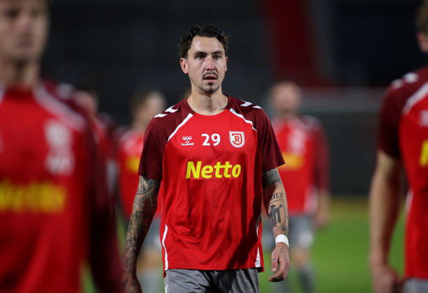 Fussball, Herren, Toto-Pokal, Viertelfinale, Saison 2026 2027, SpVgg Unterhaching - SSV Jahn Regensburg, Sportpark Unterhaching Adrian Fein (SSV Jahn Regensburg) beim Aufwärmen