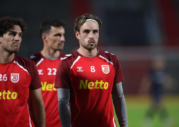 Fussball, Herren, Toto-Pokal, Viertelfinale, Saison 2026 2027, SpVgg Unterhaching - SSV Jahn Regensburg, Sportpark Unterhaching David Philipp (SSV Jahn Regensburg) beim Aufwärmen