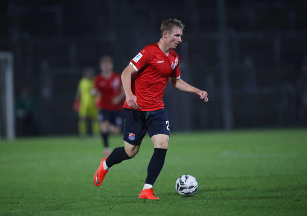 Fussball, Herren, Toto-Pokal, Viertelfinale, Saison 2026 2027, SpVgg Unterhaching - SSV Jahn Regensburg, Sportpark Unterhaching Cornelius Pfeiffer (SpVgg Unterhaching) mit Ball