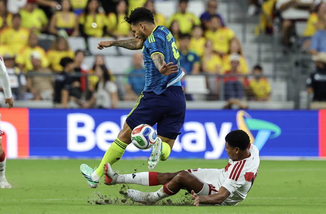 International soccer friendly - Colombia vs. Peru Colombia forward Luis Suarez (L) in action against Peru midfielder Wilder Cartagena (R) during the international soccer friendly between Colombia and Peru at Nu Stadium in Miami, Florida, USA, 06 October 2026. MIAMI FLORIDA United States Copyright: xCRISTOBALxHERRERA-ULASHKEVICHx
