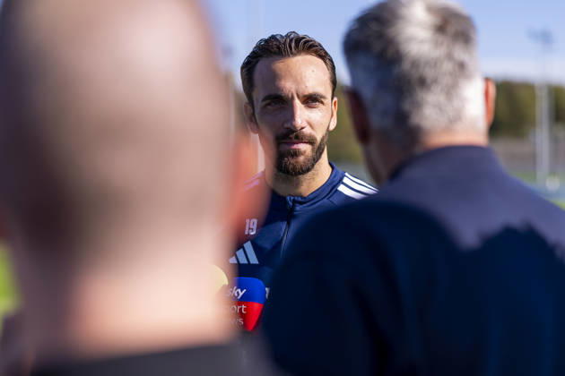 07.10.2026, Fussball, Training des FC Schalke 04. Medienrunde mit Kenan Karaman (FC Schalke 04). Gelsenkirchen Trainingsgelände FC Schalke 04 NRW Deutschland xRHR-FOTO YYx Copyright: RHR-FOTOx RHR-FOTO YY