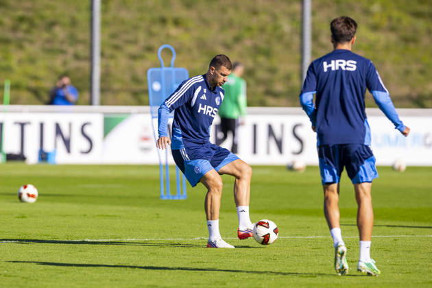 07.10.2026, Fussball, Training des FC Schalke 04. Edin Dzeko (FC Schalke 04). Gelsenkirchen Trainingsgelände FC Schalke 04 NRW Deutschland xRHR-FOTO YYx Copyright: RHR-FOTOx RHR-FOTO YY