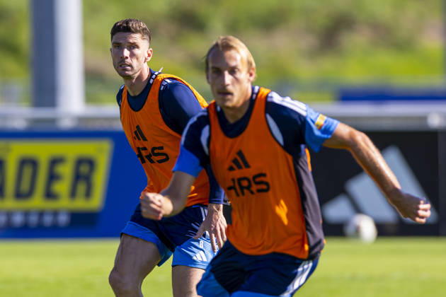 07.10.2026, Fussball, Training des FC Schalke 04. v. l. Robin Gosens (FC Schalke 04), Timo Becker (FC Schalke 04). Gelsenkirchen Trainingsgelände FC Schalke 04 NRW Deutschland xRHR-FOTO YYx Copyright: RHR-FOTOx RHR-FOTO YY