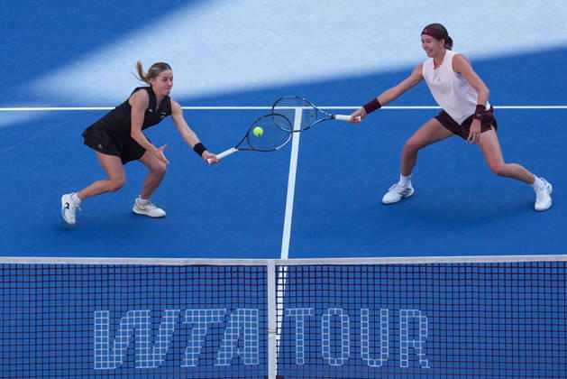 (261007) -- BEIJING, Oct. 7, 2026 -- Nikola Bartunkova(R) Maja Chwalinska compete during the women s doubles round of 16 match between Katerina Siniakova(the Cezch Republic) Zhang Shuai(China) and Nikola Bartunkova(the Cezch Republic) Maja Chwalinska(Poland) at 2026 China Open tennis tournament in Beijing, China, Oct. 7, 2026. ) (SP)CHINA-BEIJING-TENNIS-CHINA OPEN-WOMEN S DOUBLES (CN) JuxHuanzong 