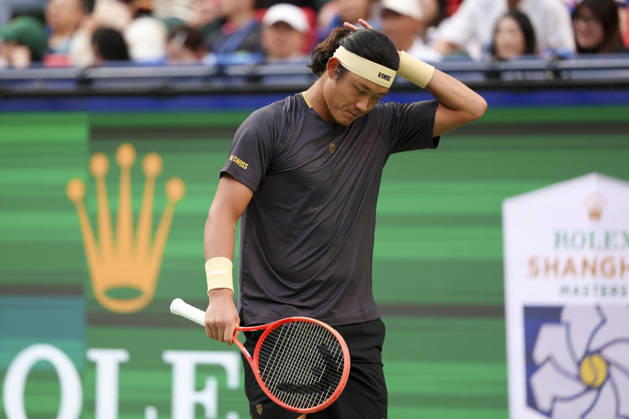 (261007) -- SHANGHAI, Oct. 7, 2026 -- Zhang Zhizhen reacts during the men s singles first round match between Zhang Zhizhen of China and Tomas Machac of the Czech Republic at the 2026 ATP, Tennis Herren tour Shanghai Masters tennis tournament in Shanghai, China, Oct. 7, 2026. ) (SP)CHINA-SHANGHAI-TENNIS-SHANGHAI MASTERS-MEN S SINGLES (CN) WangxXiang 