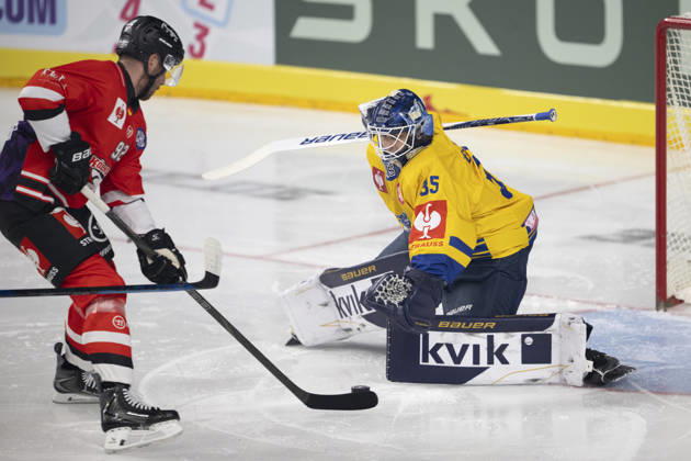 CHL; Kölner Haie - Herning Blue Fox; Köln, 07.10.2026 Marcel Noebels (Kölner Haie, Sturm, 92); Janis Fecers (Herning Blue Fox, Torwart, 35); CHL; Kölner Haie - Herning Blue Fox am 07.10.2026 in der Lanxessarena in Köln (Deutschland). Copyright: xBEAUTIFULxSPORTS AndreasxDickx
