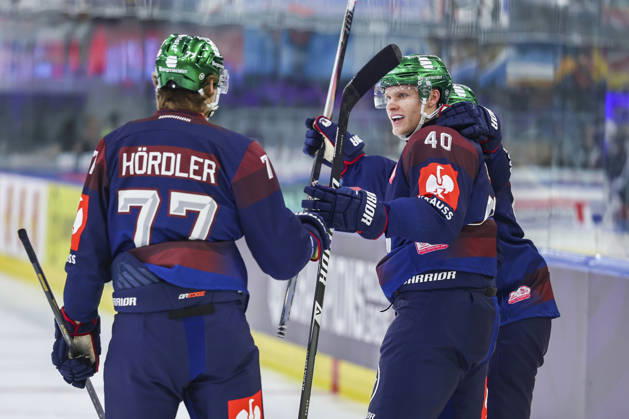 Ice hockey, Eishockey - CHL, EC RBS vs Berlin SALZBURG,AUSTRIA,07.OCT.26 - ICE HOCKEY - CHL, Champions Hockey League, group stage, EC Red Bull Salzburg vs Eisbaeren Berlin. Image shows the rejoicing of scorer Korbinian Geibel (Berlin).  GEPAxpictures xDavidxGeieregger