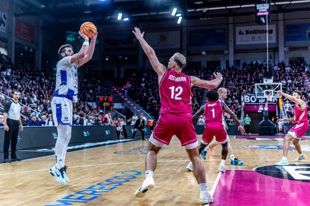 Gonzalo Delgado (FC Porto, 08) vs Melvin Jostmann (Telekom Baskets Bonn, 12) Telekom Baskets Bonn vs. FC Porto, Basketball, Basketball Champions League, 01. Spieltag, 2026 2027, 07.10.2026 Telekom Baskets Bonn vs. FC Porto, Basketball, Basketball Champions League, 01. Spieltag, 2026 2027, 07.10.2026 Bonn Copyright: xEibner-Pressefoto GerhardxWingenderx EP_GWR