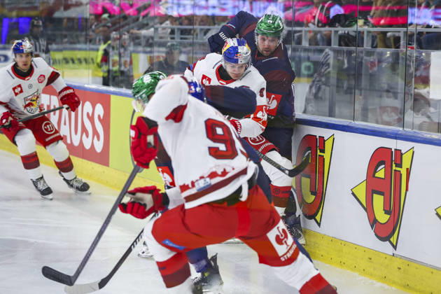 Ice hockey, Eishockey - CHL, EC RBS vs Berlin SALZBURG,AUSTRIA,07.OCT.26 - ICE HOCKEY - CHL, Champions Hockey League, group stage, EC Red Bull Salzburg vs Eisbaeren Berlin. Image shows Mathias Boehm (EC RBS) and Gabriel Fontaine (Berlin).  GEPAxpictures xDavidxGeieregger
