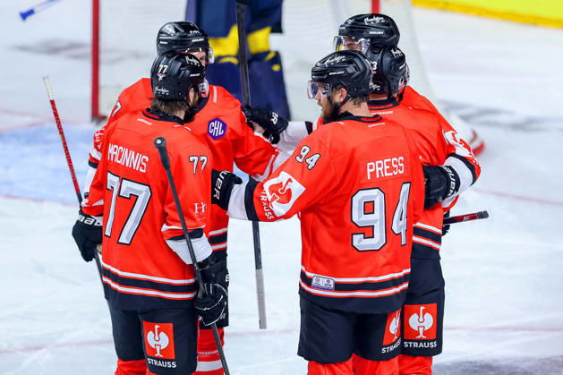 07.10.2026, Eishockey, CHL, Kölner Haie - Blue Fox Herning, Champions Hockey League 2026 27, 5. Spieltag, Saison 2026 27, Lanxess-Arena Köln: Torjubel nach dem Tor zum 3:0 durch Torschütze Patrick Russell (Koelner Haie 63) Nordrhein-Westfalen Deutschland