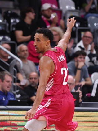 Joel Aminu (Bonn) jubelt, BCL, Telekom Baskets Bonn vs FC Porto, Bonn, 07.10.2026.