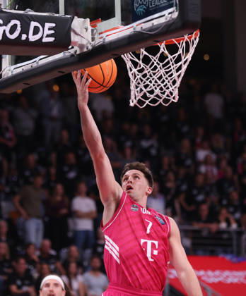 Grayson Murphy (Bonn) unter dem Korb, BCL, Telekom Baskets Bonn vs FC Porto, Bonn, 07.10.2026.