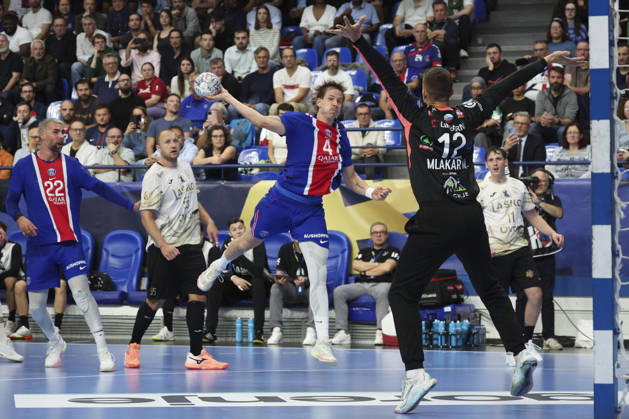 HANDBALL : Paris Saint Germain Vs Celje - Ligue des Champions - 07 10 2026 Bjarki Elisson (Paris Saint-Germain) Vs Matevz Mlakar (Celje) ParisFrance  Copyright: xMichaelxBaucherx