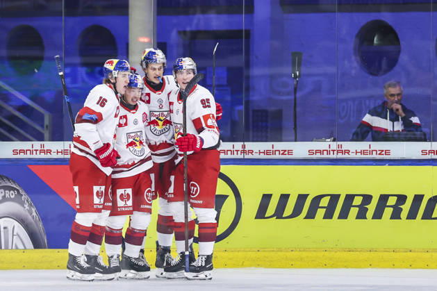 Ice hockey, Eishockey - CHL, EC RBS vs Berlin SALZBURG,AUSTRIA,07.OCT.26 - ICE HOCKEY - CHL, Champions Hockey League, group stage, EC Red Bull Salzburg vs Eisbaeren Berlin. Image shows the rejoicing of scorer Jayden Lee (EC RBS).  GEPAxpictures xDavidxGeieregger
