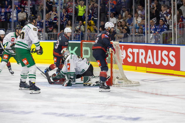 (Mannheim, Germany, 26 10 07) CHL (Champions Hockey League) 2026 27, Match day five: Adler Mannheim (Germany) vs. GKS Tychy (Poland) Luke Esposito (19, Mannheim) scores to make it 3 2 Mannheim Baden-Wurttemberg Germany Copyright: xUdoxHerrmannx
