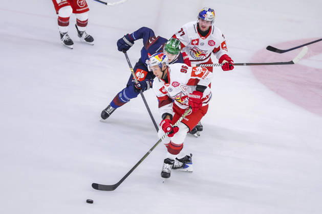Ice hockey, Eishockey - CHL, EC RBS vs Berlin SALZBURG,AUSTRIA,07.OCT.26 - ICE HOCKEY - CHL, Champions Hockey League, group stage, EC Red Bull Salzburg vs Eisbaeren Berlin. Image shows Mario Huber (EC RBS), Eric Hoerdler (Berlin) and Adam Brooks (EC RBS).  GEPAxpictures xDavidxGeieregger