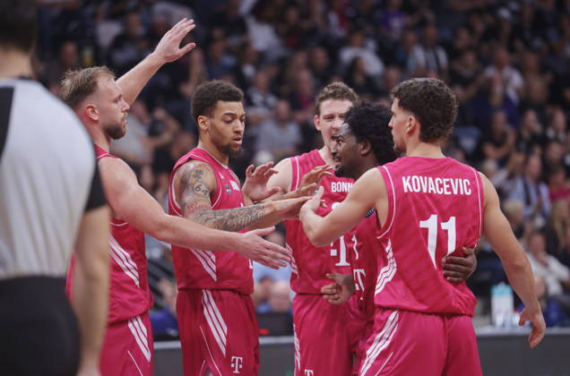 Telekom Baskets Bonn vs. FC Porto - Basketball Champions League BCL Foto: Jörn Wolter