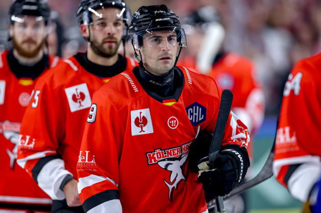 07.10.2026, Eishockey, CHL, Kölner Haie - Blue Fox Herning, Champions Hockey League 2026 27, 5. Spieltag, Saison 2026 27, Lanxess-Arena Köln: Abschlussjubel nach dem 3:0 Sieg - Maximilian Kammerer (Koelner Haie 09) Nordrhein-Westfalen Deutschland