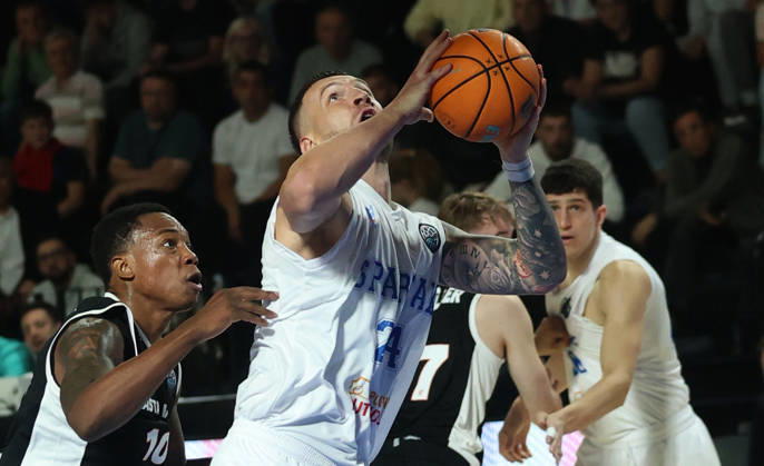 07.10.2026 Subotica(Serbia) KK Spartak Subotica-SC Rasta Vechta men s Basketball Champions Leaugue Justin Edler-Davis(L) Rasta Vechta, Alen Omic(C) Spartak :