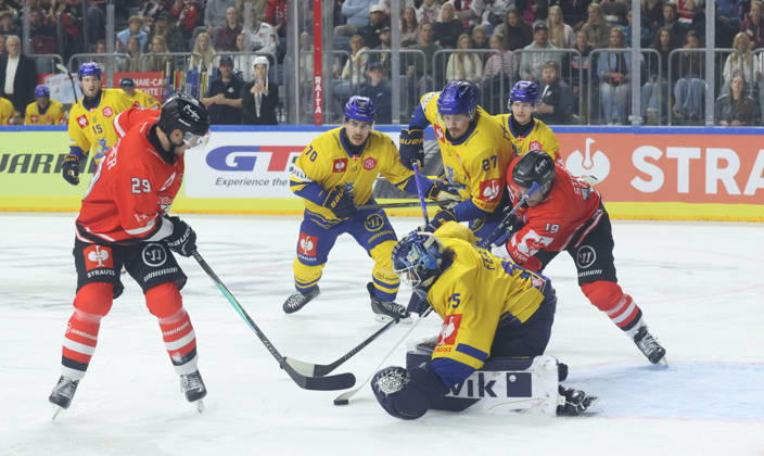 v.l. Jared Dmytriw (Herning Blue Fox 15), Tim Fleischer (Koelner Haie 29), Oliver Kiljunen (Herning Blue Fox 70), Jaenis Fecers (Herning Blue Fox 35), Oskars Cibulskis (Herning Blue Fox 27), Frederik Storm (Koelner Haie 19), weiterer Spieler Herning Blue Fox GER, Koelner Haie vs. Herning Blue Fox, Eishockey, DEL, Spielzeit 2026 2027, 07.10.2026 GER, Koelner Haie vs. Herning Blue Fox, Eishockey, DEL, Spielzeit 2026 2027, 07.10.2026 Deutschland Copyright: xEibner-Pressefoto ThomasxStoeckerx EP_TSR