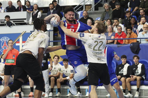 HANDBALL : Paris Saint Germain Vs Celje - Ligue des Champions - 07 10 2026 Elohim Prandi (Paris Saint-Germain) Vs Jaka Sorsak (Celje) - Jesus Hurtado Vergara (Celje) ParisFrance  Copyright: xMichaelxBaucherx