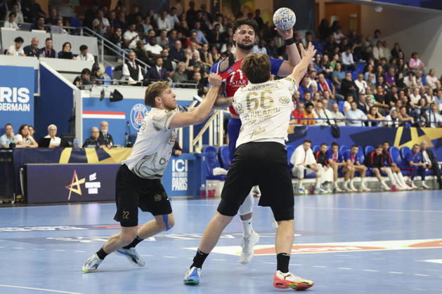 HANDBALL : Paris Saint Germain Vs Celje - Ligue des Champions - 07 10 2026 Elohim Prandi (Paris Saint-Germain) Vs Jaka Sorsak (Celje) - Lun Kljucanin (Celje) ParisFrance  Copyright: xMichaelxBaucherx