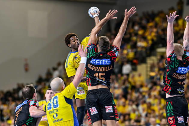 07.10.2026 KIELCE UL. BOCZNA ( POLAND ) PILKA RECZNA MEZCZYZN ( HANDBALL MEN S ) LIGA MISTRZOW - FAZA GRUPOWA ( MEN S EHF CHAMPIONS LEAGUE - GROUP PHASE ) MECZ INDUSTRIA KIELCE - SC MAGDEBURG ( GAME ) NZ BENOIT KOUNKOUD ANTONIO SERRADILLA FOTO MICHAL STANCZYK CYFRASPORT NEWSPIX.PL --- Newspix.pl  20261007CSMS0010