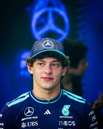 F1 - SINGAPORE GRAND PRIX 2026 KIMI ANTONELLI Andrea (ita), Mercedes AMG F1 Team W17, portrait during the 2026 Formula 1 Singapore Grand Prix, 17th round of the 2026 Formula One World Championship, WM, Weltmeisterschaft from October 9 to 11, 2026 on the Marina Bay Street Circuit, in Singapore, Singapore - SingaporeSingapore  Copyright: xFLORENTxGOODENx