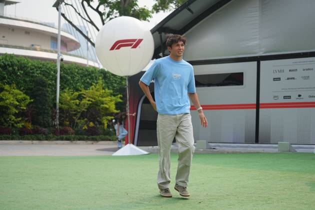 October 8, 2026, Singapore, Singapore: Alexander Albon (THA) (Atlassian Williams F1 Team) in the paddock of the Formula 1 Singapore Grand Prix 2026 at the Marina Bay Street Circuit. F1 2026: (Paddock) Singapore Grand Prix In Singapore, Singapore - 08 Oct 2026  - ZUMAs197 20261008_aaa_s197_005 Copyright: xLucaxMartinix
