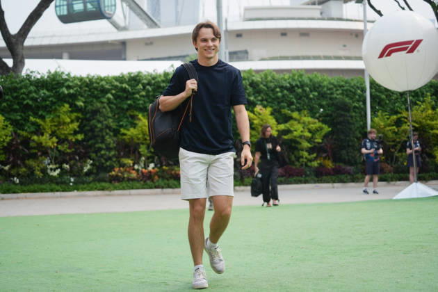 F1 2026: (Paddock) Singapore Grand Prix in Singapore, Singapore - 08 Oct 2026 Oscar Piastri (AUS) (McLaren Mastercard F1 Team) in the paddock of the Formula 1 Singapore Grand Prix 2026 at the Marina Bay Street Circuit. Singapore Singapore Copyright: xLucaxMartinix xSOPAxImagesx Luca-Martini-1456863