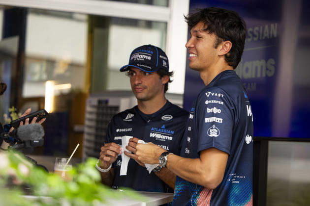 F1 - SINGAPORE GRAND PRIX 2026 ALBON Alexander (tha), Williams F1 Team FW48, portrait during the 2026 Formula 1 Singapore Grand Prix, 17th round of the 2026 Formula One World Championship, WM, Weltmeisterschaft from October 9 to 11, 2026 on the Marina Bay Street Circuit, in Singapore, Singapore - SingaporeSingapore  Copyright: xJulienxDelfossex