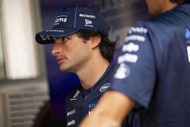 F1 - SINGAPORE GRAND PRIX 2026 SAINZ Carlos (spa), Williams F1 Team FW48, portrait during the 2026 Formula 1 Singapore Grand Prix, 17th round of the 2026 Formula One World Championship, WM, Weltmeisterschaft from October 9 to 11, 2026 on the Marina Bay Street Circuit, in Singapore, Singapore - SingaporeSingapore  Copyright: xJulienxDelfossex