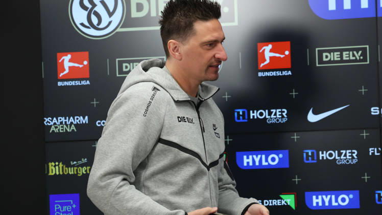 08.10.2026, xrekx, Fussball 1.Bundesliga , SV Elversberg - Pressekonferenz mit Vincent Wagner v.l. Vincent Wagner Trainer (SV 07 Elversberg) Elversberg