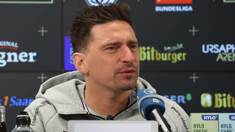08.10.2026, xrekx, Fussball 1.Bundesliga , SV Elversberg - Pressekonferenz mit Vincent Wagner v.l. Vincent Wagner Trainer (SV 07 Elversberg) Elversberg