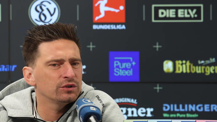08.10.2026, xrekx, Fussball 1.Bundesliga , SV Elversberg - Pressekonferenz mit Vincent Wagner v.l. Vincent Wagner Trainer (SV 07 Elversberg) Elversberg