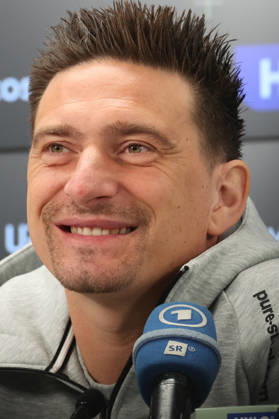 08.10.2026, xrekx, Fussball 1.Bundesliga , SV Elversberg - Pressekonferenz mit Vincent Wagner v.l. Vincent Wagner Trainer (SV 07 Elversberg) Elversberg