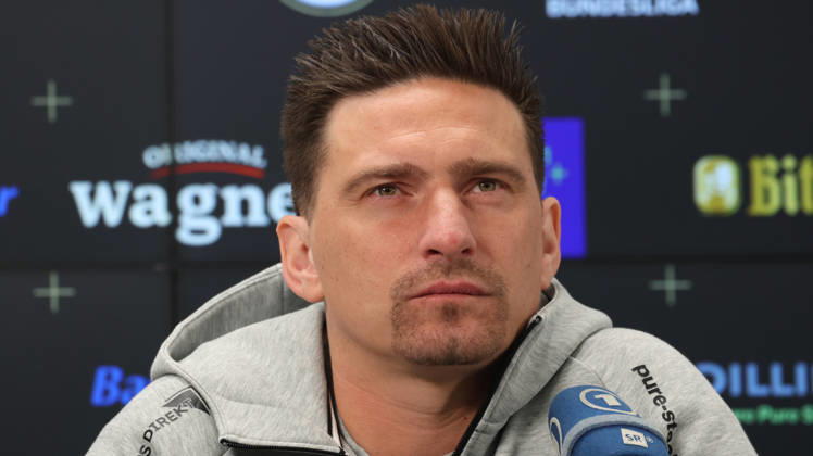08.10.2026, xrekx, Fussball 1.Bundesliga , SV Elversberg - Pressekonferenz mit Vincent Wagner v.l. Vincent Wagner Trainer (SV 07 Elversberg) Elversberg