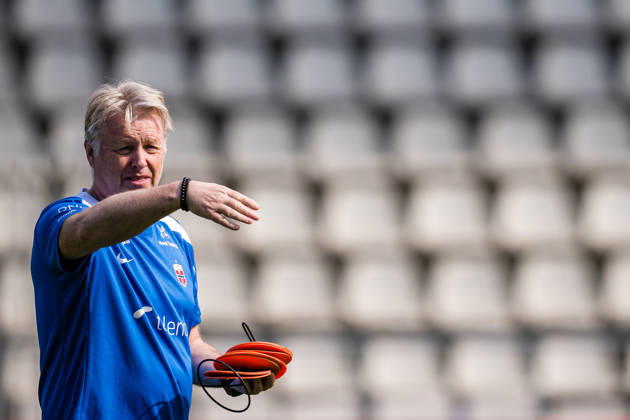 261008 Assistant coach Kjetil Lone of the Norwegian women™s national football team during a training session on October 8, 2026 in Bucharest. Photo: Marius Simensen BILDBYRAN Cop 238 bbeng dam fifa women s world cup qualifier football fotball fotboll norge norway practice soccer training trening träning Copyright: MARIUSxSIMENSEN BB261008BB165
