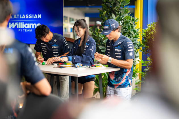2026 Formula 1 Singapore - Tzuyu at Media Day TZUYU (TPE) K-Pop Singer and Member of TWICE with ALEXANDER ALBON 23 (THA) of Atlassian Williams F1 Team (Williams FW48) and CARLOS SAINZ 55 (ESP) of Atlassian Williams F1 Team (Williams FW48) in the Williams hospitalityon Thursday Media Day during the Formula 1 Singapore Airlines Singapore Grand Prix 2026 at Marina Bay Street Circuit, Singapore, on October 8, 2026. Photo by Antoine LAPEYRE Reveries Agency via ABACAPRESS.COM Singapore Singapore  Copyright: xAntoinexLapeyre ReveriesxAgency ABACAx