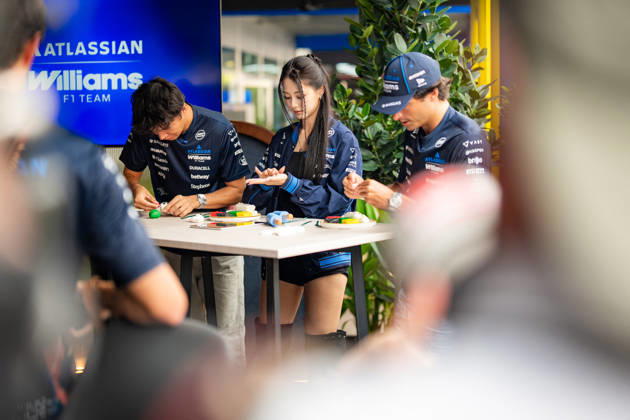 2026 Formula 1 Singapore - Tzuyu at Media Day TZUYU (TPE) K-Pop Singer and Member of TWICE with ALEXANDER ALBON 23 (THA) of Atlassian Williams F1 Team (Williams FW48) and CARLOS SAINZ 55 (ESP) of Atlassian Williams F1 Team (Williams FW48) in the Williams hospitalityon Thursday Media Day during the Formula 1 Singapore Airlines Singapore Grand Prix 2026 at Marina Bay Street Circuit, Singapore, on October 8, 2026. Photo by Antoine LAPEYRE Reveries Agency via ABACAPRESS.COM Singapore Singapore  Copyright: xAntoinexLapeyre ReveriesxAgency ABACAx