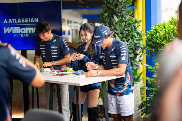 2026 Formula 1 Singapore - Tzuyu at Media Day TZUYU (TPE) K-Pop Singer and Member of TWICE with ALEXANDER ALBON 23 (THA) of Atlassian Williams F1 Team (Williams FW48) and CARLOS SAINZ 55 (ESP) of Atlassian Williams F1 Team (Williams FW48) in the Williams hospitalityon Thursday Media Day during the Formula 1 Singapore Airlines Singapore Grand Prix 2026 at Marina Bay Street Circuit, Singapore, on October 8, 2026. Photo by Antoine LAPEYRE Reveries Agency via ABACAPRESS.COM Singapore Singapore  Copyright: xAntoinexLapeyre ReveriesxAgency ABACAx