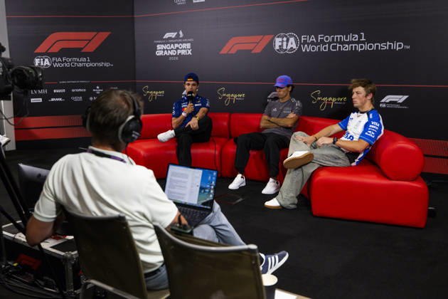 F1 - SINGAPORE GRAND PRIX 2026 NORRIS Lando (gbr), McLaren F1 Team MCL40, BORTOLETO Gabriel (bra), Audi F1 Team R26, LAWSON Liam (nzl), Visa Cash App RB F1 Team VCARB03, portrait during the 2026 Formula 1 Singapore Grand Prix, 17th round of the 2026 Formula One World Championship, WM, Weltmeisterschaft from October 9 to 11, 2026 on the Marina Bay Street Circuit, in Singapore, Singapore - SingaporeSingapore Copyright: xJulienxDelfossex