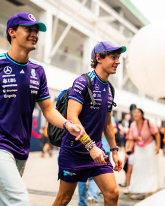 2026 Formula 1 Singapore - Media Day ANDREA KIMI ANTONELLI 12 (ITA) of Mercedes-AMG PETRONAS Formula One Team (Mercedes-AMG F1 W17) with a special shiny cap and a Singapore special team merchon Thursday Media Day during the Formula 1 Singapore Airlines Singapore Grand Prix 2026 at Marina Bay Street Circuit, Singapore, on October 8, 2026. Photo by Antoine LAPEYRE Reveries Agency via ABACAPRESS.COM Singapore Singapore  Copyright: xAntoinexLapeyre ReveriesxAgency ABACAx