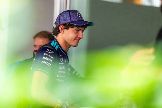 2026 Formula 1 Singapore - Media Day ANDREA KIMI ANTONELLI 12 (ITA) of Mercedes-AMG PETRONAS Formula One Team (Mercedes-AMG F1 W17) with a special shiny cap and a Singapore special team merch on Thursday Media Day during the Formula 1 Singapore Airlines Singapore Grand Prix 2026 at Marina Bay Street Circuit, Singapore, on October 8, 2026. Photo by Antoine LAPEYRE Reveries Agency via ABACAPRESS.COM Singapore Singapore  Copyright: xAntoinexLapeyre ReveriesxAgency ABACAx